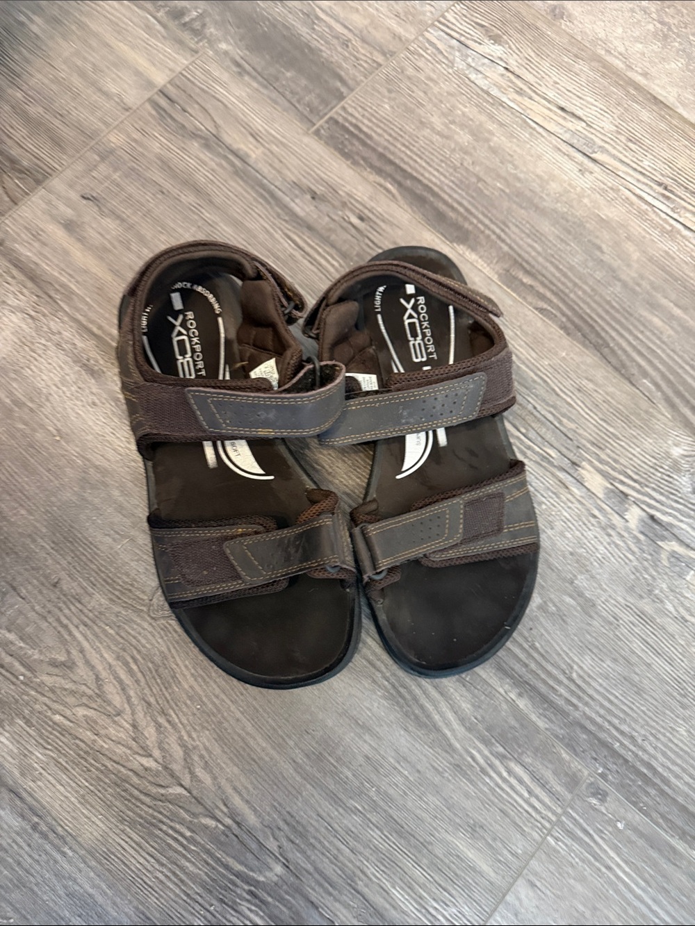 Rockport Menโs Darkโ Brown Triple-Strap Comfort Sandals